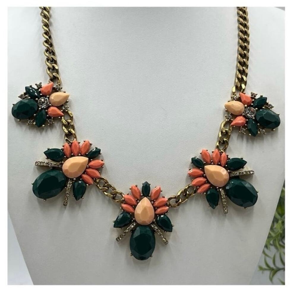 J. Crew Rhinestone Peach Green Salmon‎ Gold Tone Chain Statement Necklace New - Picture 3 of 12